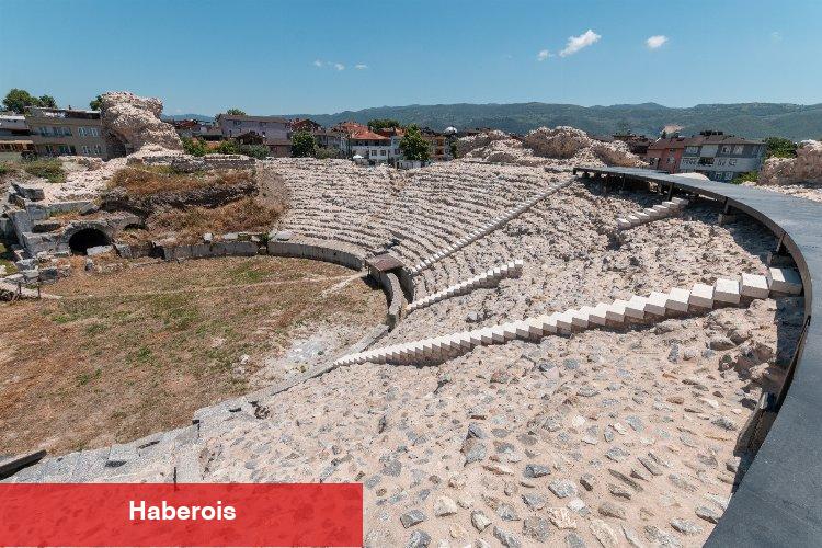 Bursa'da her köşeden tarih fışkırıyor... Roma Tiyatrosu turizme kazandırılıyor