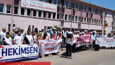 Bursa'da sağlıkçılar 'krizin sorumlusu biz değiliz' dedi