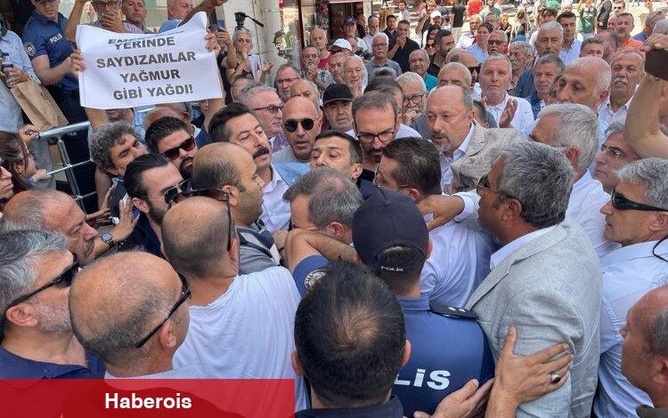 Bursa'da zam protestosunda bidonlu arbede! - Haberois Bursa'da zam protestosunda bidonlu arbede!