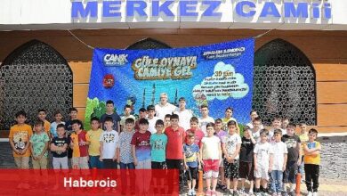 Canik'te Camiye Gelen Çocuklar Hediyelerin Sahibi Olacak