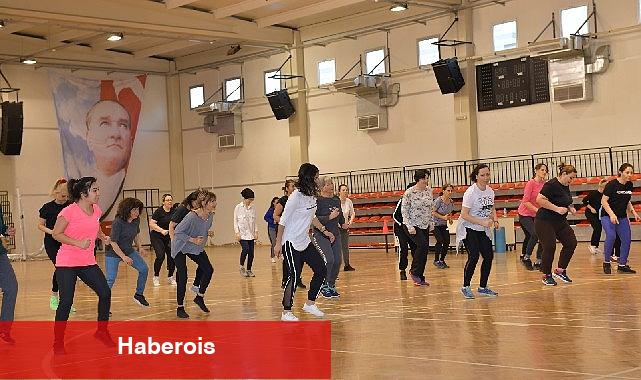 Çiğli Belediyesi'nden Kadınlara Özel Yaz Spor Kursları - Haberois Çiğli Belediyesi'nden Kadınlara Özel Yaz Spor Kursları