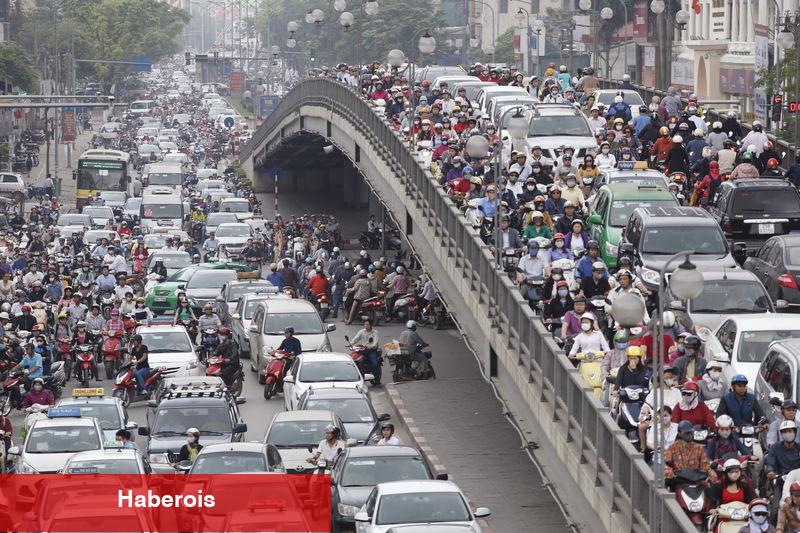 Çin-Vietnam sınırında yolcu trafiği: 604 bin yolcu geçişi kaydedildi