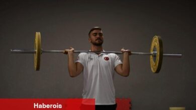 Dedesi ve dayılarına özenerek başladığı halterde dünya şampiyonu oldu