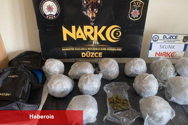Düzce'de şüpheli araçtan 6,5 kilo uyuşturucu madde çıktı