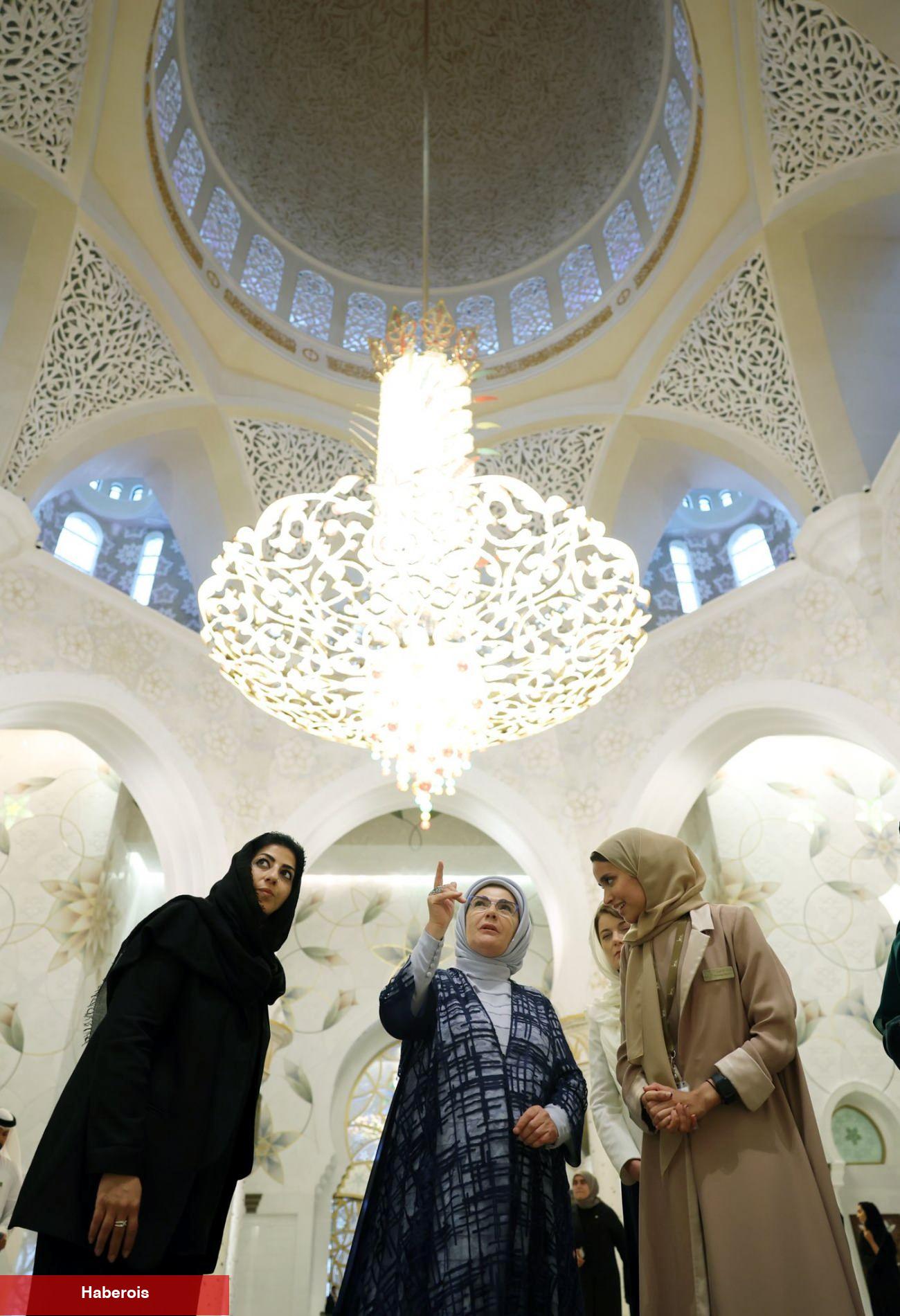 Emine Erdoğan BAE’deki Pir Zayed Cami'yi ziyaret etti