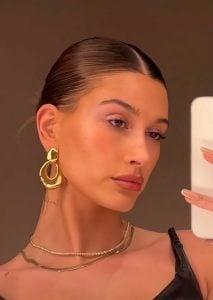 Hailey Bieber’ın günlük makyaj rutini