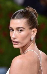 Hailey Bieber’ın günlük makyaj rutini
