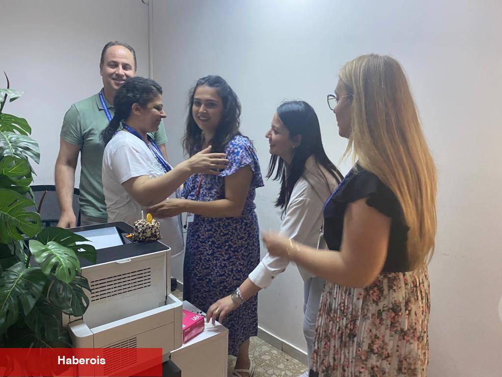 Hastaneden Çalışanlarına Doğum Günü Sürprizi - Haberois Hastaneden Çalışanlarına Doğum Günü Sürprizi