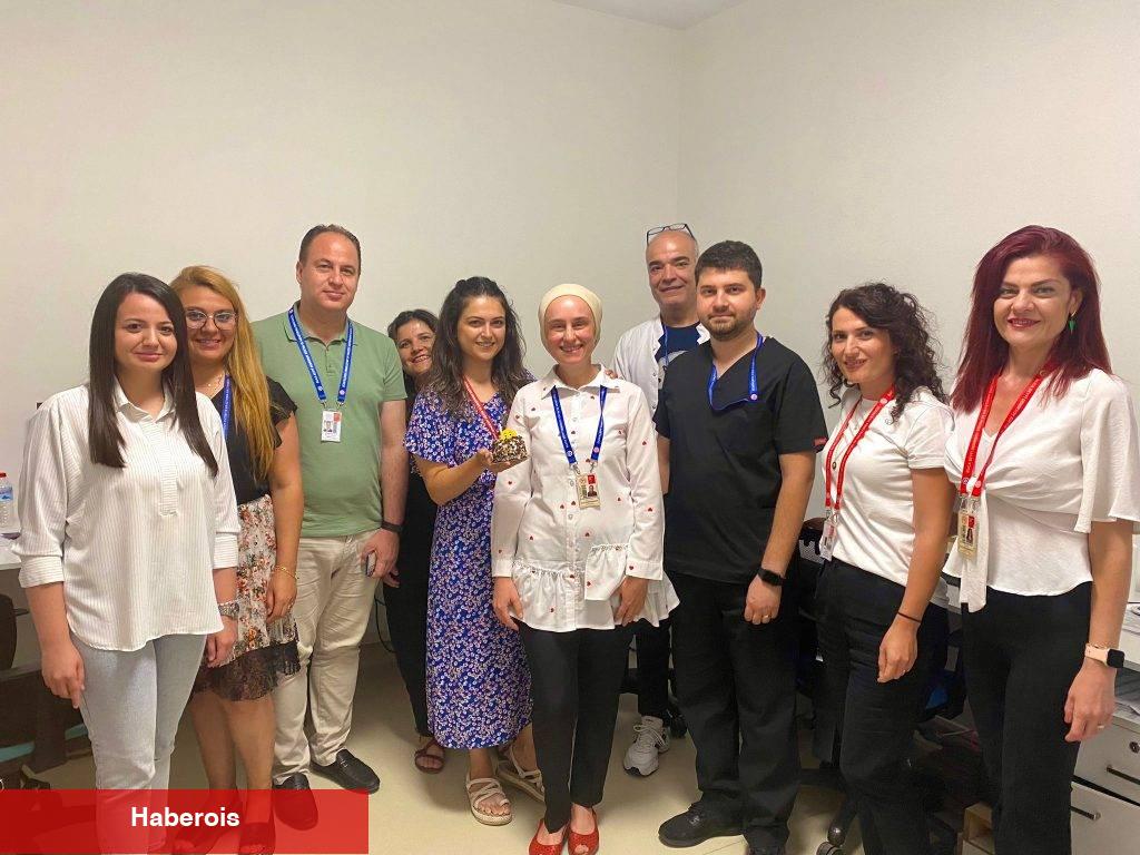 Hastaneden Çalışanlarına Doğum Günü Sürprizi