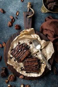 Hem tatlı hem sağlıklı bir atıştırmalık isteyenlere Cevizli Glutensiz Brownie!