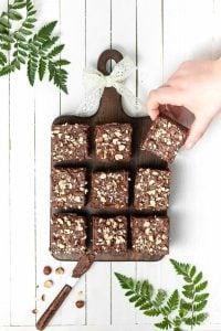 Hem tatlı hem sağlıklı bir atıştırmalık isteyenlere Cevizli Glutensiz Brownie!