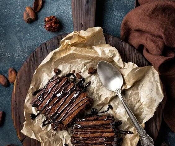 Hem tatlı hem sağlıklı bir atıştırmalık isteyenlere Cevizli Glutensiz Brownie!