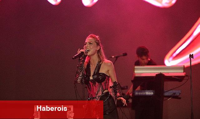 İstanbul Festivali'nin Coşkulu İkinci Gününde Skapova, Yedinci Ev, Mavi ve Güneş Sahne Aldı - Haberois İstanbul Festivali'nin Coşkulu İkinci Gününde Skapova, Yedinci Ev, Mavi ve Güneş Sahne Aldı