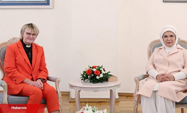 İsveç Başbakanı Ulf Kristersson'un eşi Birgitta Ed'den Emine Erdoğan'a övgü dolu sözler! - Haberois İsveç Başbakanı Ulf Kristersson'un eşi Birgitta Ed'den Emine Erdoğan'a övgü dolu sözler!