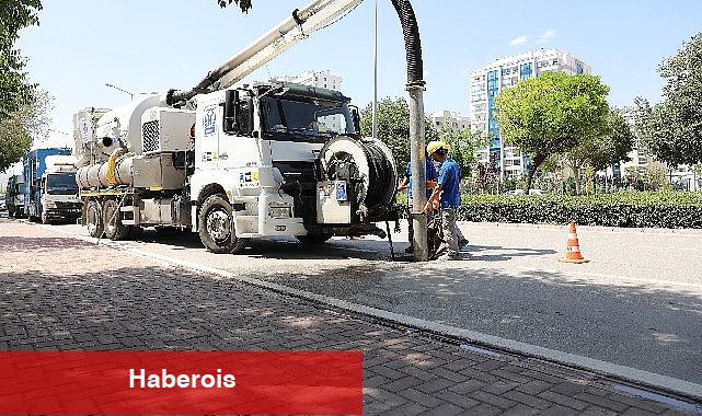 Konya Büyükşehir taşkın riskine karşı kanalizasyon hatlarını temizliyor