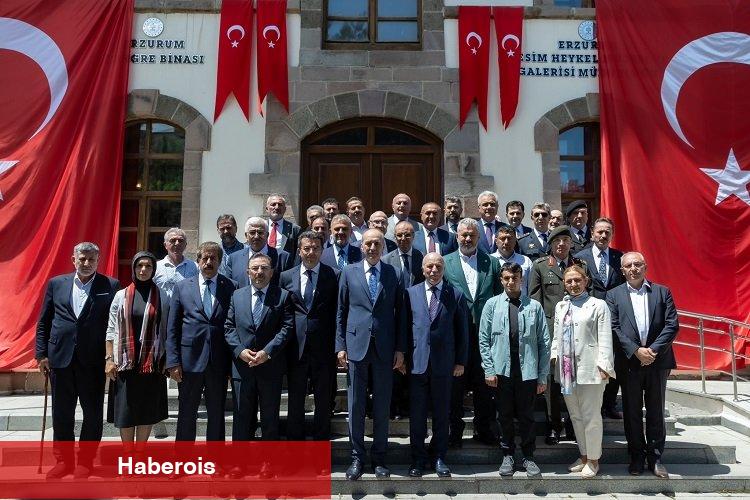 Kurtulmuş Erzurum'da 104. yıl kutlama törenlerinde