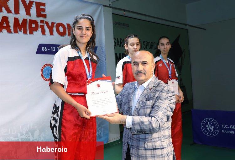 Mardin Valisi Demirtaş milli sporcularla buluştu