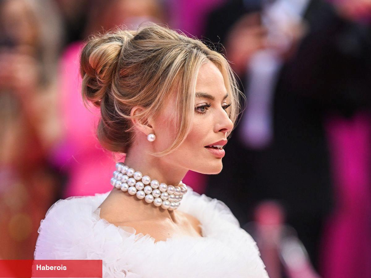 Margot Robbie Barbie ile 1960'lara döndü! Zarafetiyle kuğu üzere süzüldü
