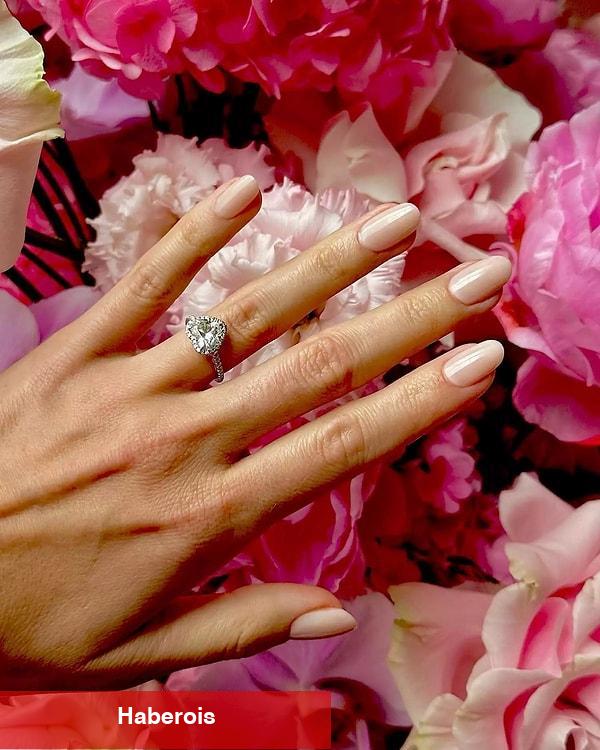 Margot Robbie’nin nail arka tasarımları!