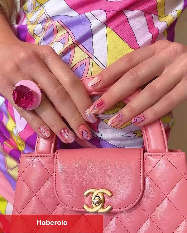Margot Robbie’nin nail arka tasarımları!
