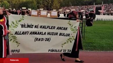 ODTÜ psikoloji kısmı mezunlarından takdir toplayan hareket! Mezuniyette açtıkları pankarta...