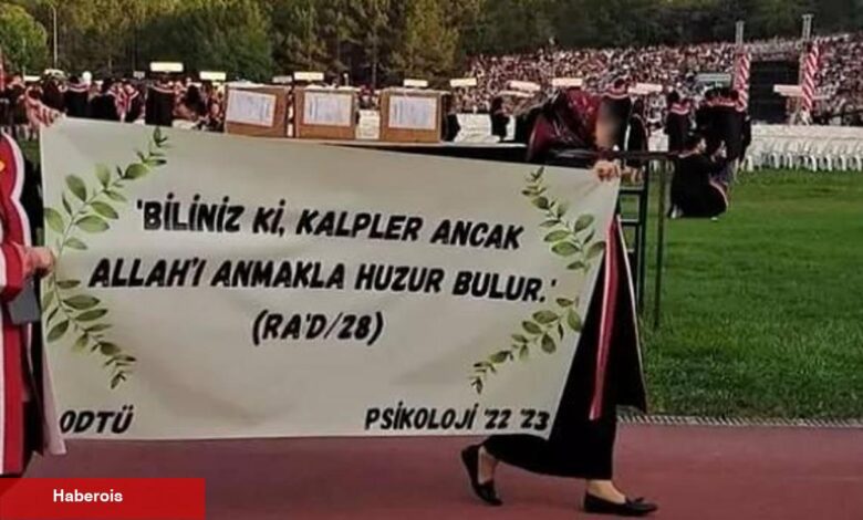 ODTÜ psikoloji kısmı mezunlarından takdir toplayan hareket! Mezuniyette açtıkları pankarta... - Haberois ODTÜ psikoloji kısmı mezunlarından takdir toplayan hareket! Mezuniyette açtıkları pankarta...