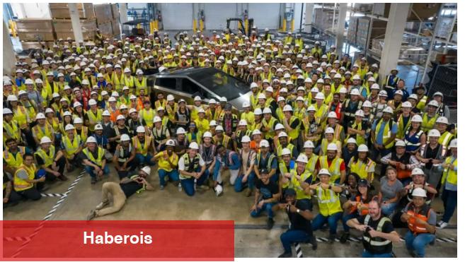Tesla'nın Teksas fabrikası birinci Cybertruck'unu üretti