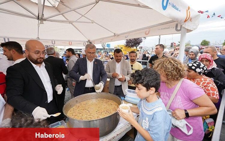 Üsküdar Meydanı'nda 10 bin kişiye aşure - Haberois Üsküdar Meydanı'nda 10 bin kişiye aşure