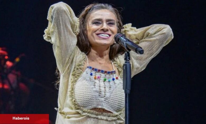 Yıldız Tilbe'den sahneden şaşırtan hareket! Peruğunu çıkarıp... - Haberois Yıldız Tilbe'den sahneden şaşırtan hareket! Peruğunu çıkarıp...