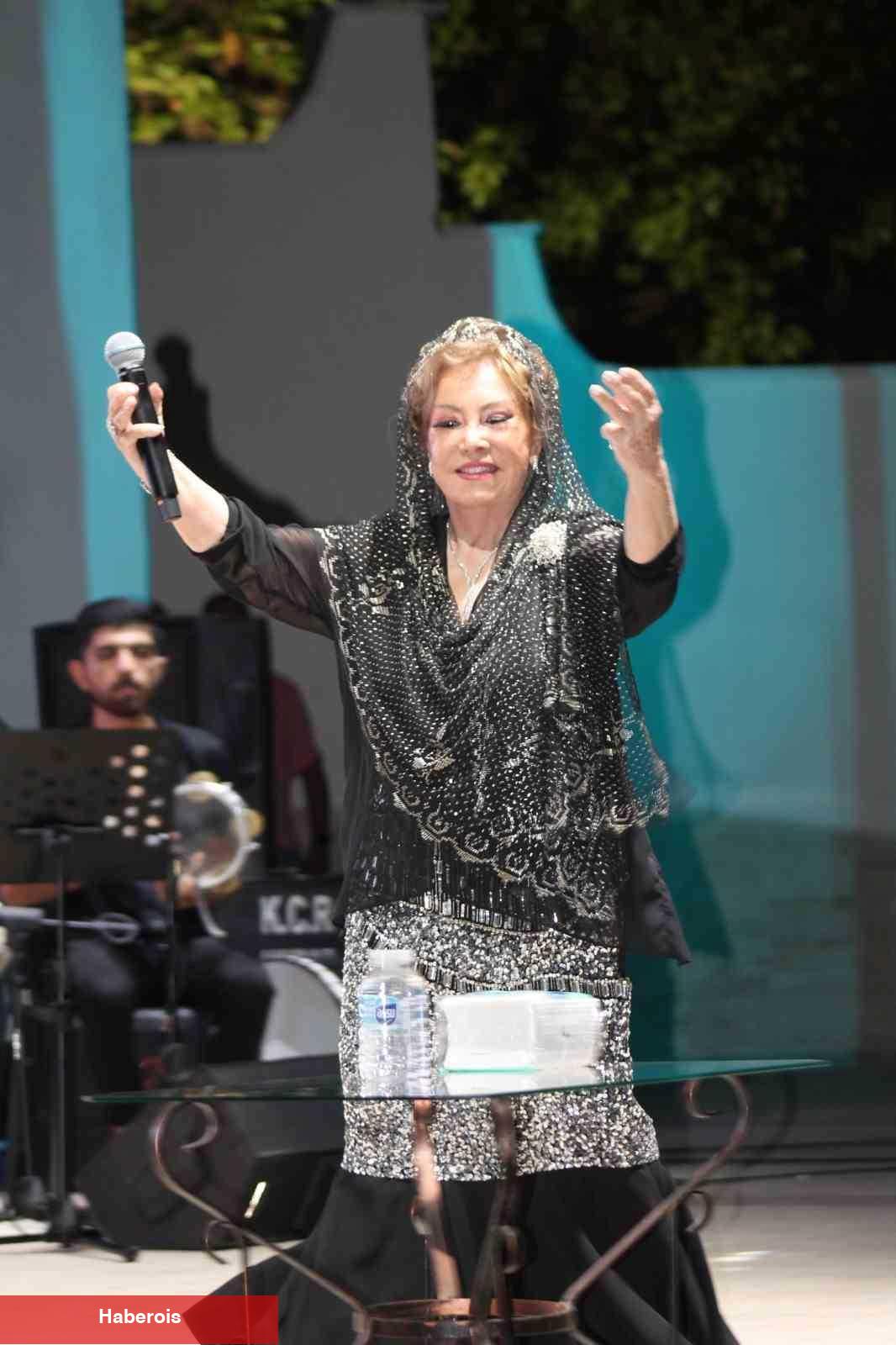 81 yaşındaki Bedia Akartürk bıçak altına yatmıştı! Birinci defa görüldü