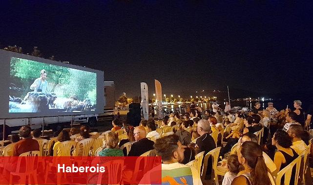Açık havada sinema keyfi devam ediyor - Haberois Açık havada sinema keyfi devam ediyor