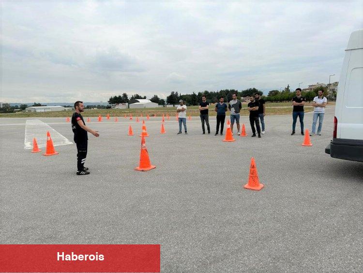 Ambulans sürüş tekniklerini öğrendiler