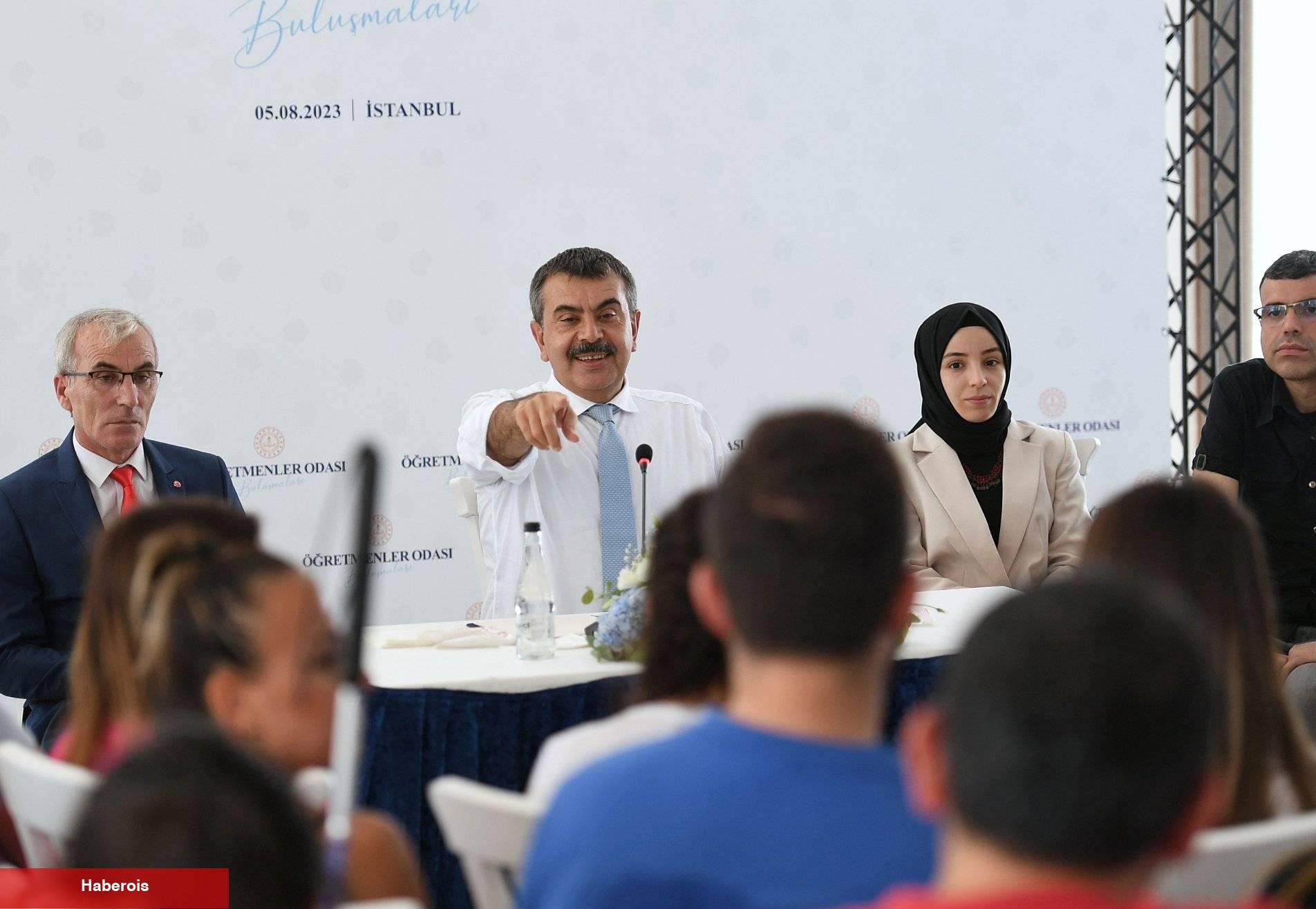 Bakan Tekin, İstanbul’da Öğretmenlerle Buluştu