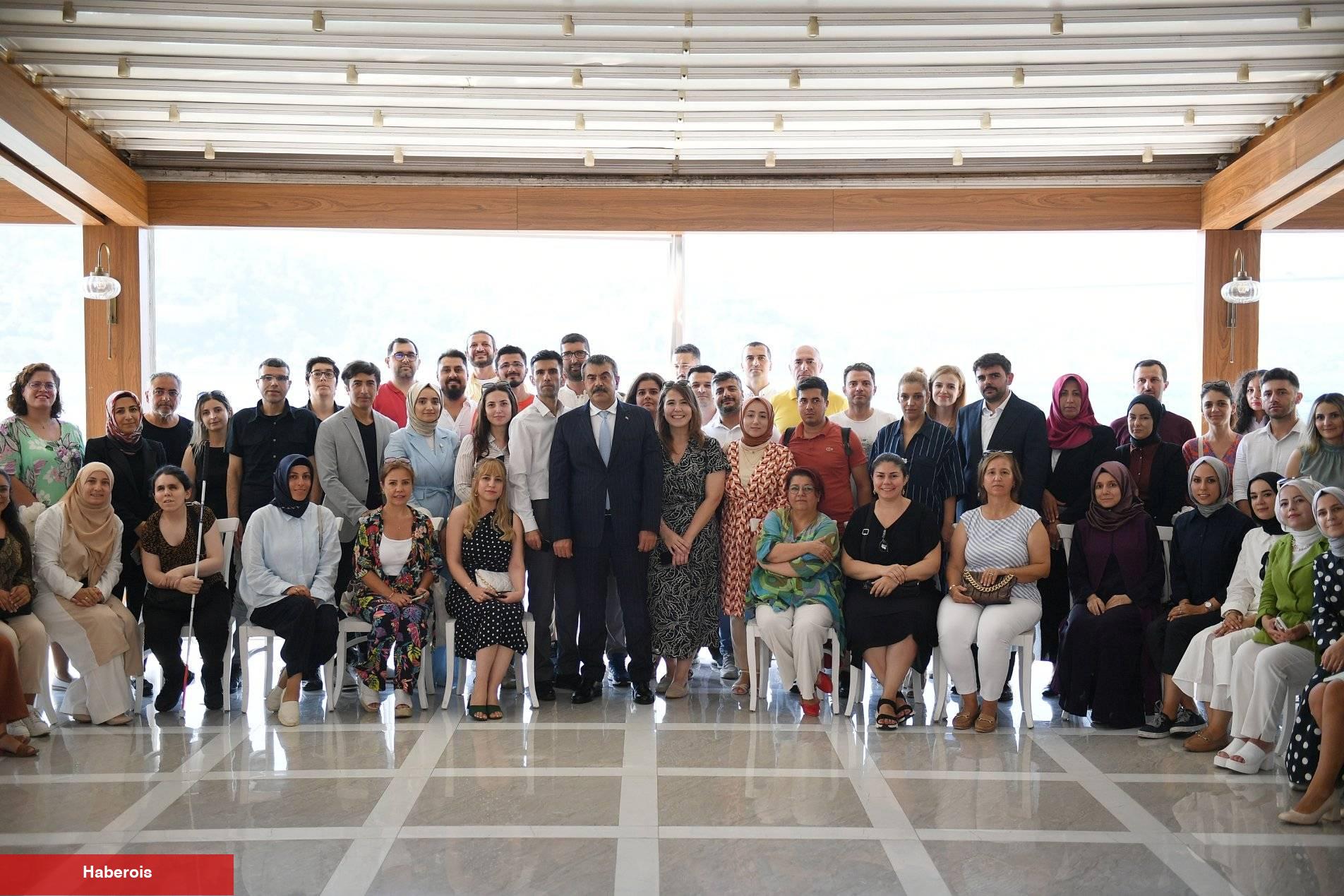 Bakan Tekin, İstanbul’da Öğretmenlerle Buluştu