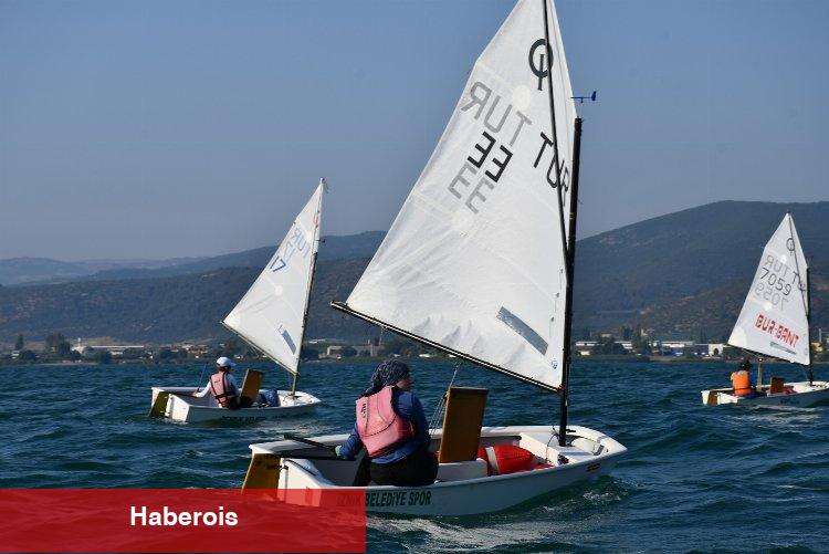 Bursa İznik Gölü'nde heyecan dolu yarış