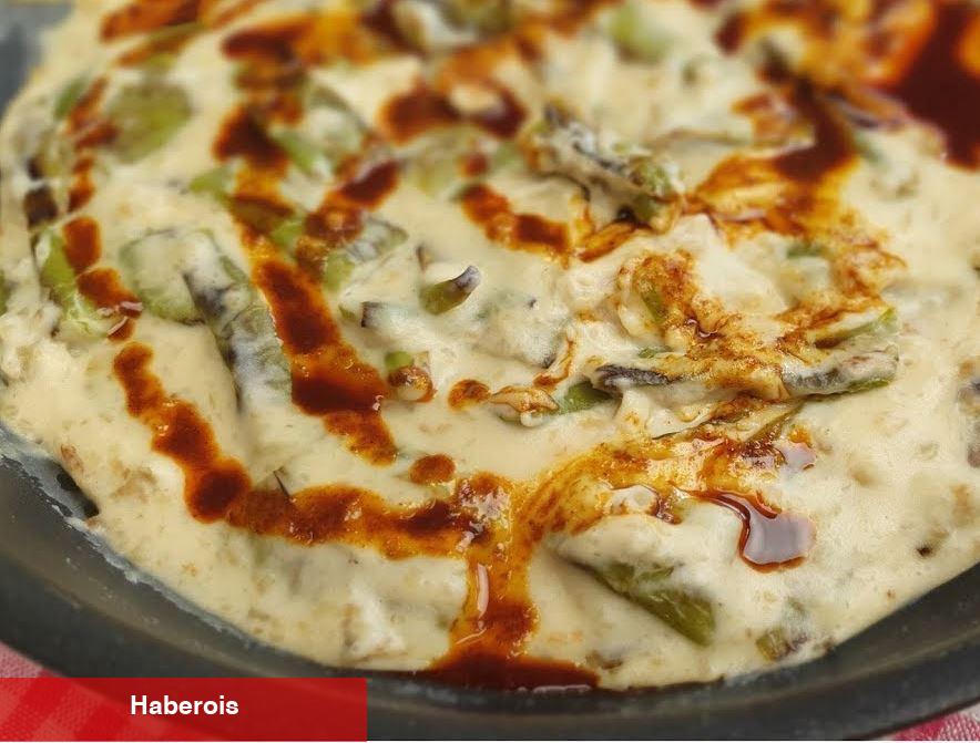 Çay demlenene kadar hazır olan pratik tarif! Sütlü biber kavurması nasıl yapılır?