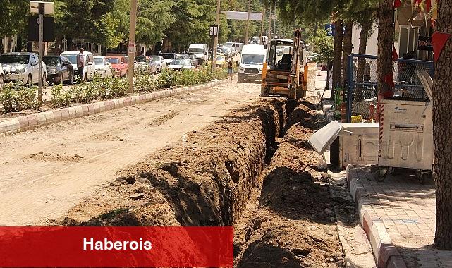 Elmalı merkezdeki su boruları yenileniyor - Haberois Elmalı merkezdeki su boruları yenileniyor