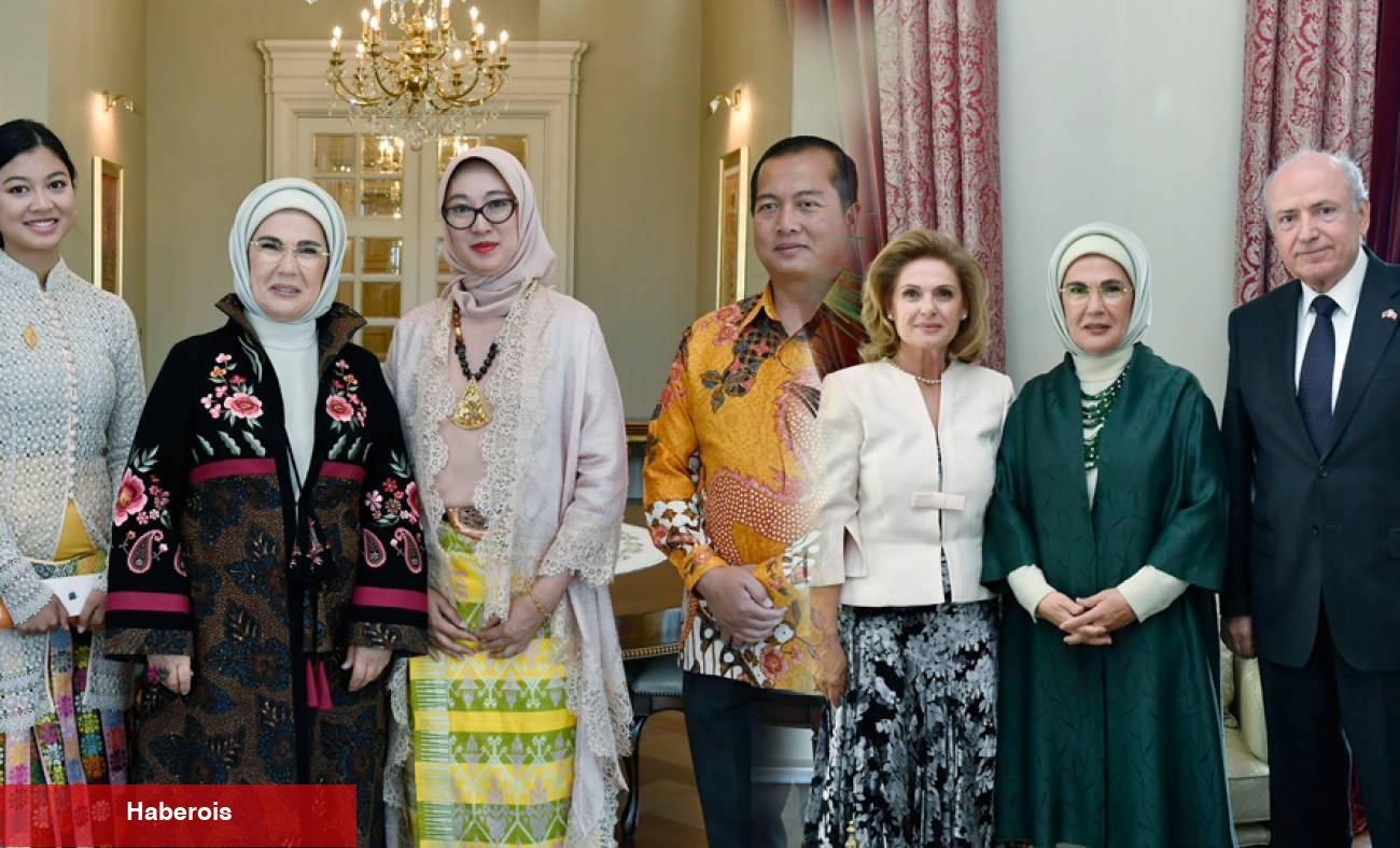 Emine Erdoğan, eylülde vazife müddetleri dolacak büyükelçiler ve eşleriyle bir ortaya geldi