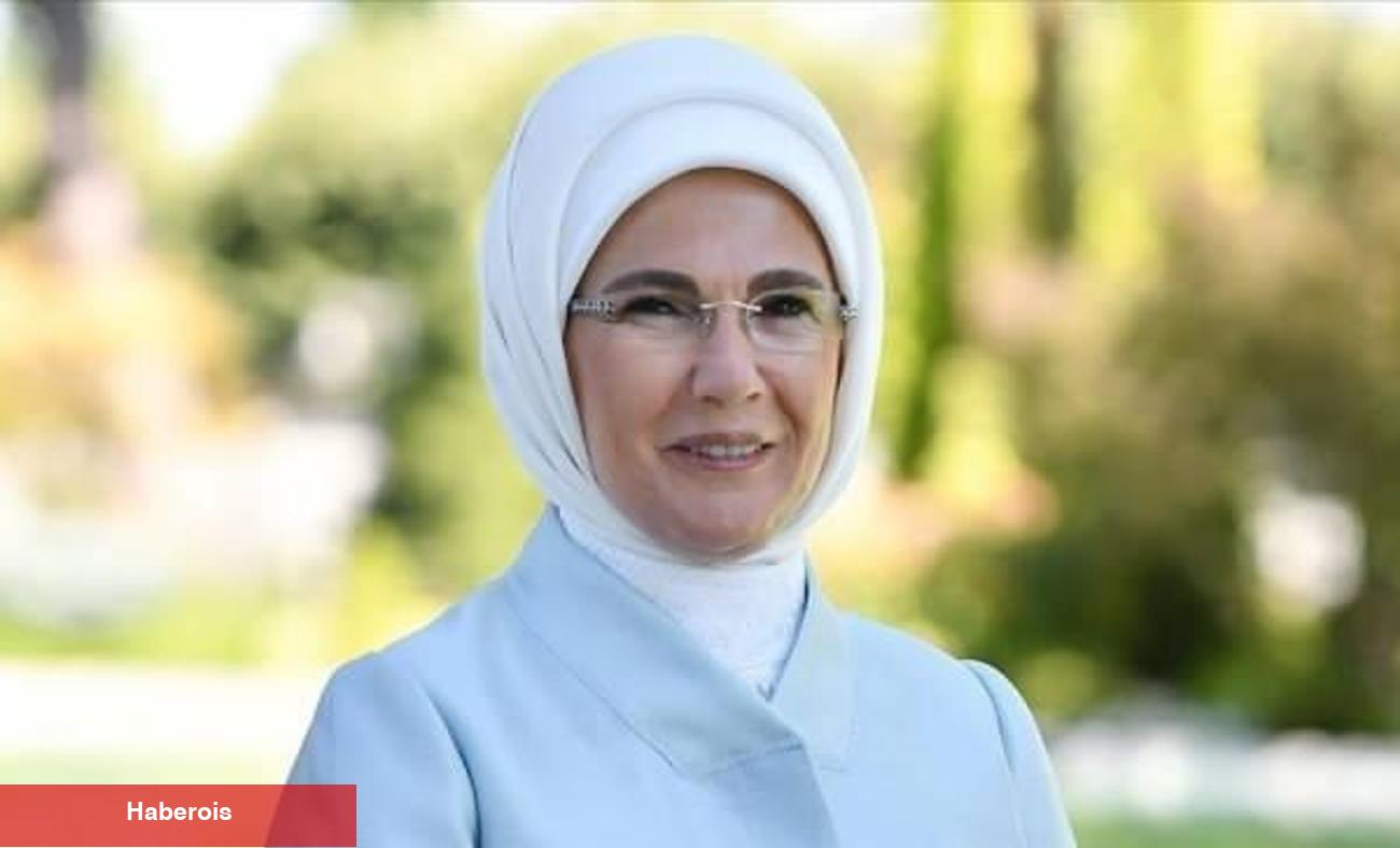 Emine Erdoğan'dan Van Gölü paylaşımı: "Sıfır Atık Mavi hareketi kapsamında Van Gölü'nde..."