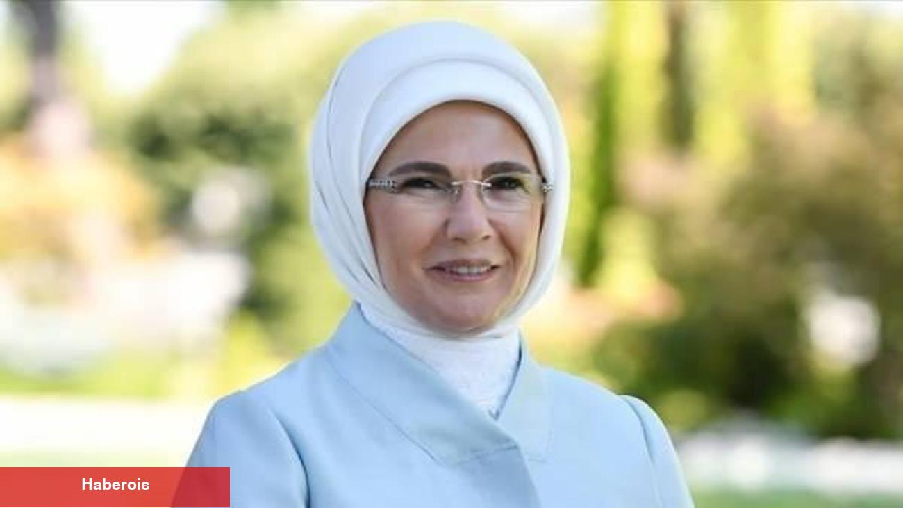 Emine Erdoğan'dan Van Gölü paylaşımı: "Sıfır Atık Mavi hareketi kapsamında Van Gölü'nde..."