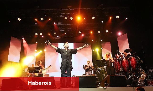 Emre Altuğ'un Coşkulu Performansı ile Festival Maratonu Başladı - Haberois Emre Altuğ'un Coşkulu Performansı ile Festival Maratonu Başladı