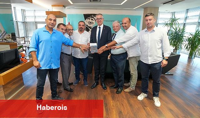 Gazetecilerden Başkan Arda'ya özel hediye - Haberois Gazetecilerden Başkan Arda'ya özel hediye