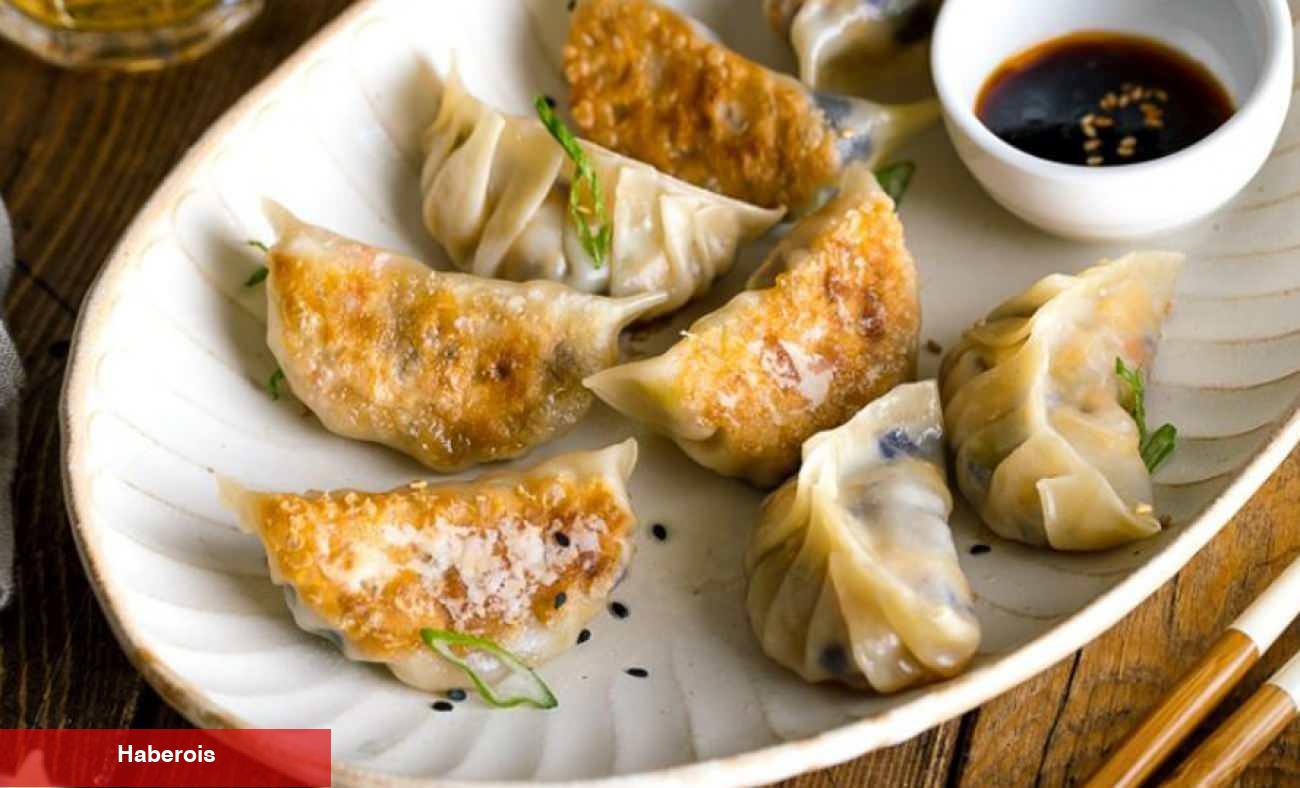 Gyoza nasıl yapılır? Japon mantısı gyoza tanımı nedir? İşte içi sulu dışı çıtır çıtır mantı...