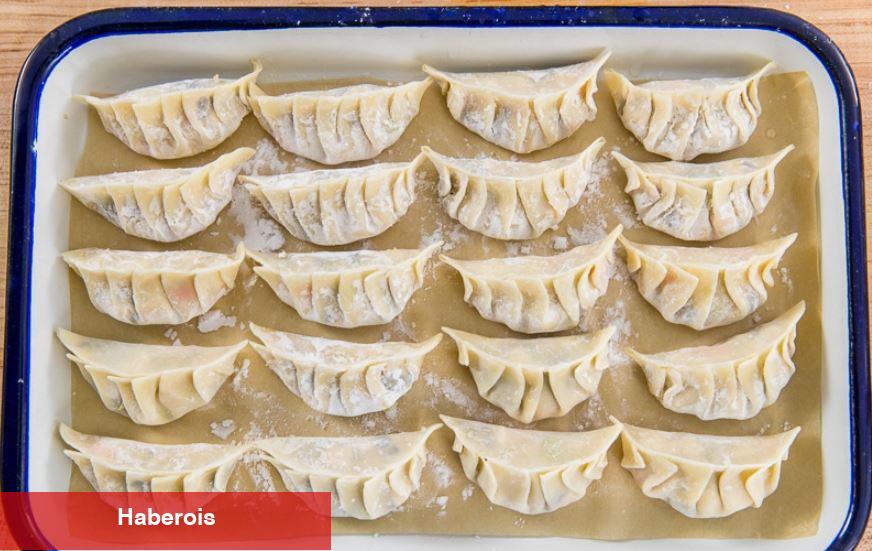 Gyoza nasıl yapılır? Japon mantısı gyoza tanımı nedir? İşte içi sulu dışı çıtır çıtır mantı...