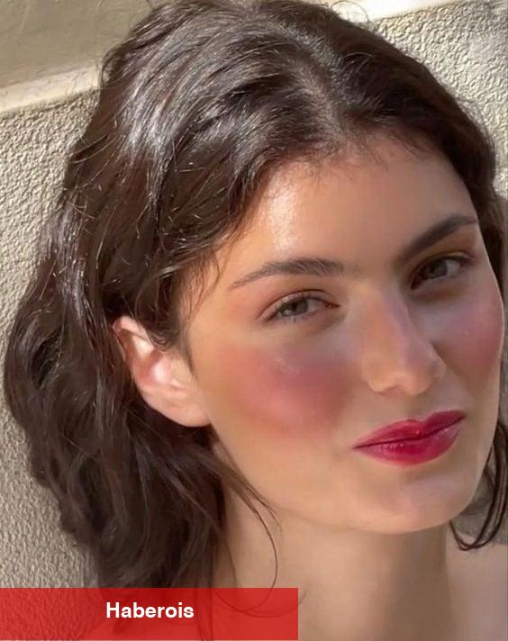 Hailey Bieber’ın ilham veren tarz akımı: Çilek makyaj