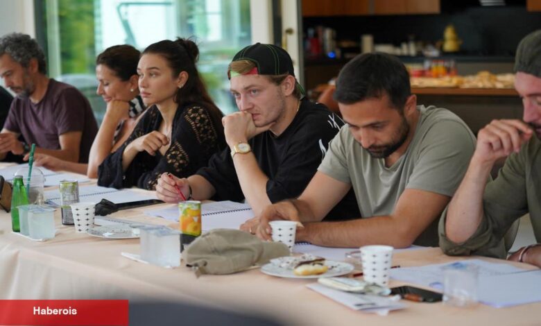 Heyecanlı bekleyiş sone eriyor! Ateş Kuşları dizisinin yeni dönem okuma provası gerçekleşti - Haberois Heyecanlı bekleyiş sone eriyor! Ateş Kuşları dizisinin yeni dönem okuma provası gerçekleşti