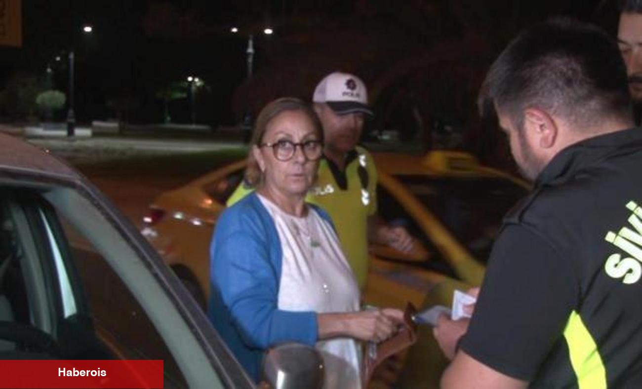 Kadıköy'de kontrole takılan bayan şoförden anlamsız çıkış: "Emniyet müdürünü orta..."
