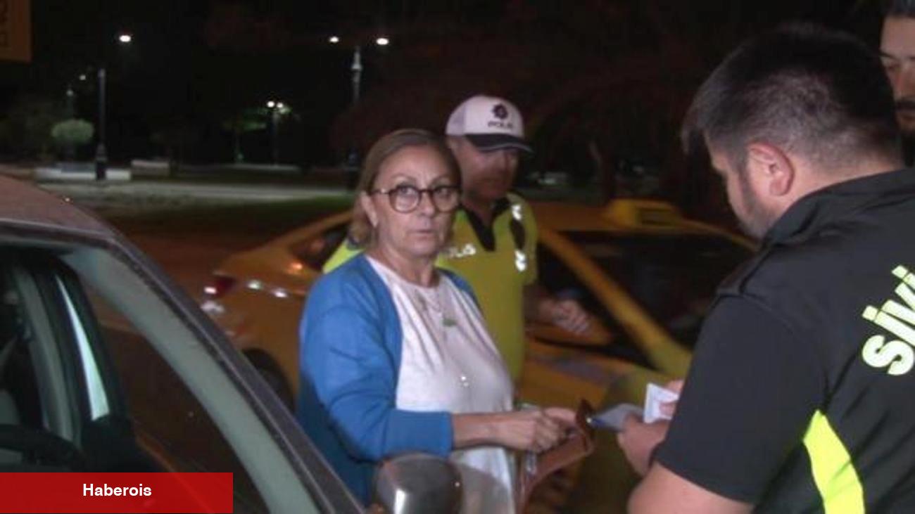 Kadıköy'de kontrole takılan bayan şoförden anlamsız çıkış: "Emniyet müdürünü orta..."