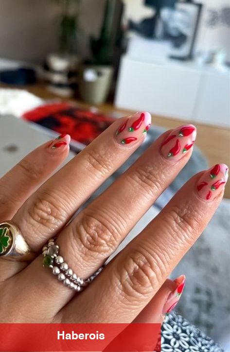 Kırmızı aşıkları için nail arka önerileri!