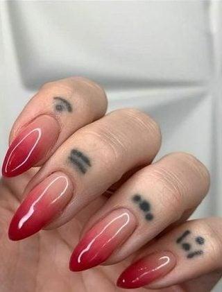 Kırmızı aşıkları için nail arka önerileri!